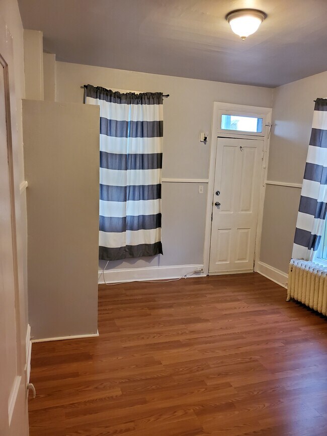 2nd bedroom with rear porch - 1520 Green St