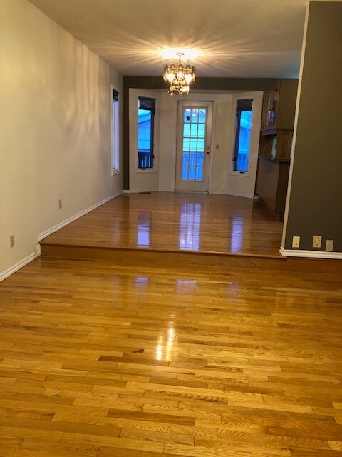 Photo du bâtiment - 5 Bed 2.5 Bath Unit in Olds, AB