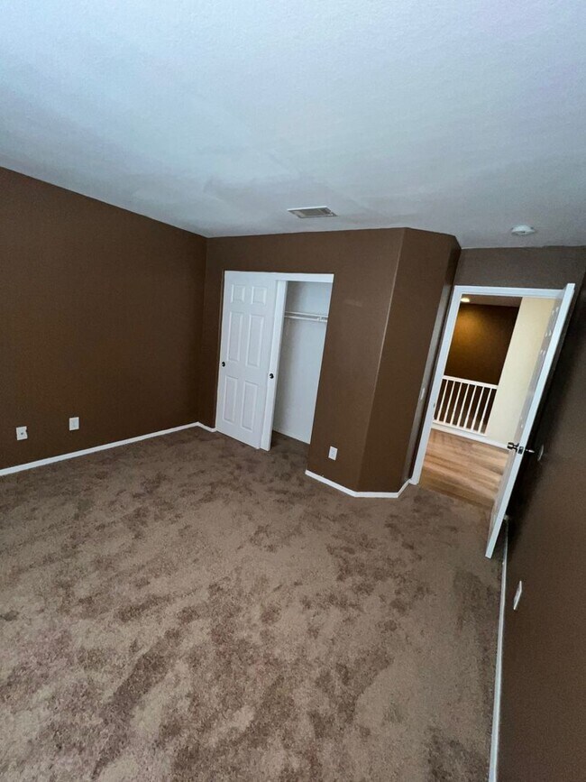 Foto del edificio - Massive 5BR/4BA Luxury Home in Adelanto — ...