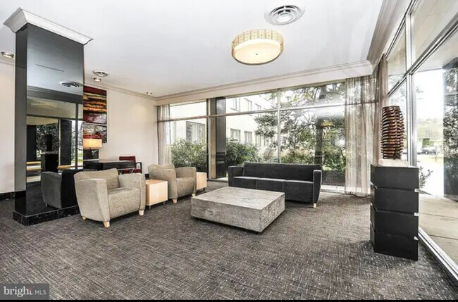 Foto del edificio - 6631 Wakefield Dr