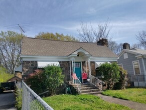 Building Photo - 1903 Bennett Ave