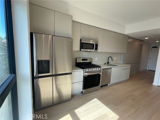 Building Photo - 904 S New Hampshire Ave