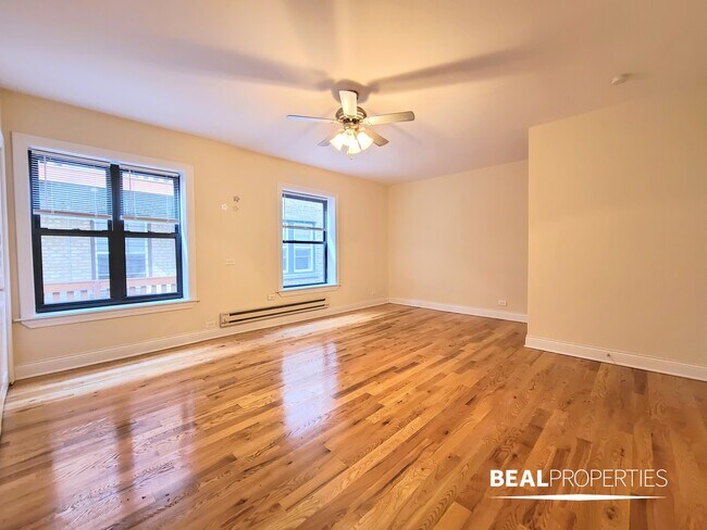 Foto del edificio - 819 W Cornelia Ave