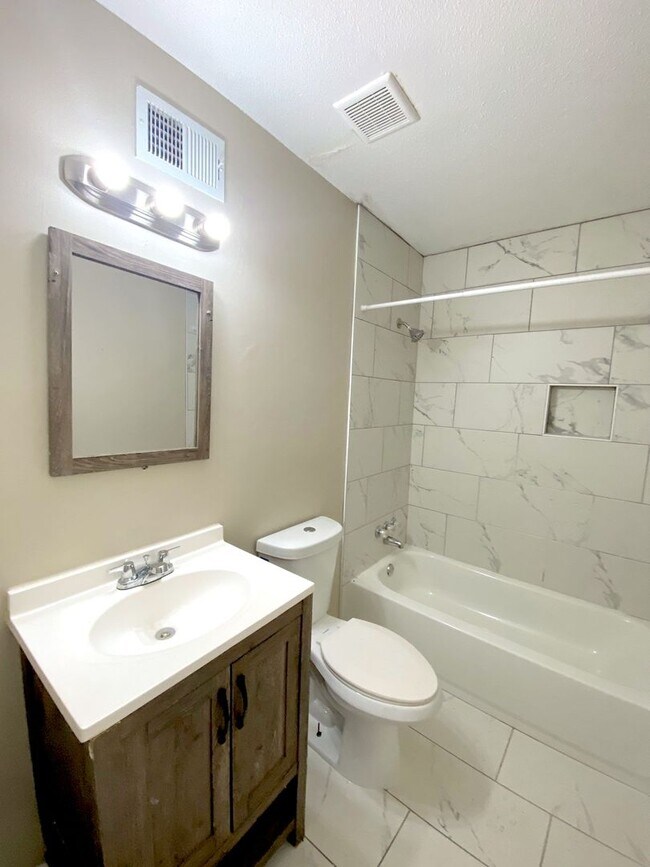 Foto del edificio - 3680 Moccasin Cove