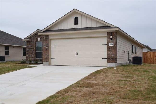 Building Photo - 1689 Woodlands Dr
