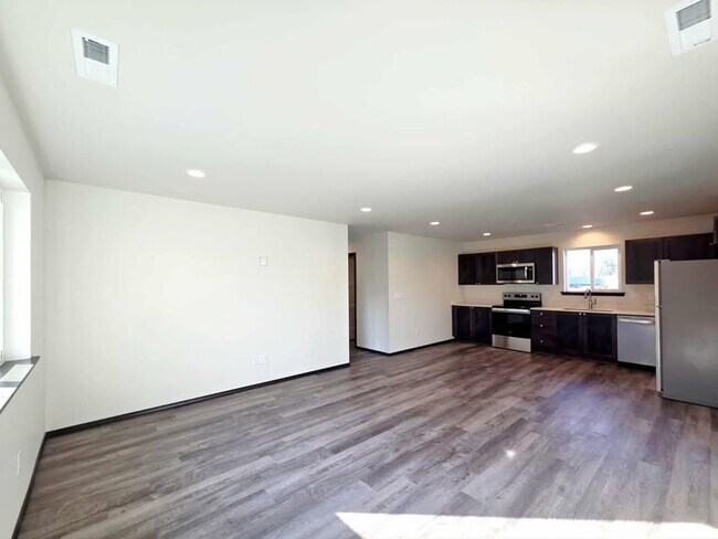 Foto del edificio - 1214 N Baker Ave