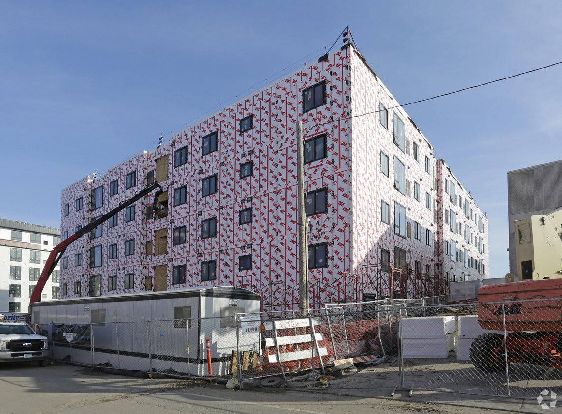 Building Photo - The Louis