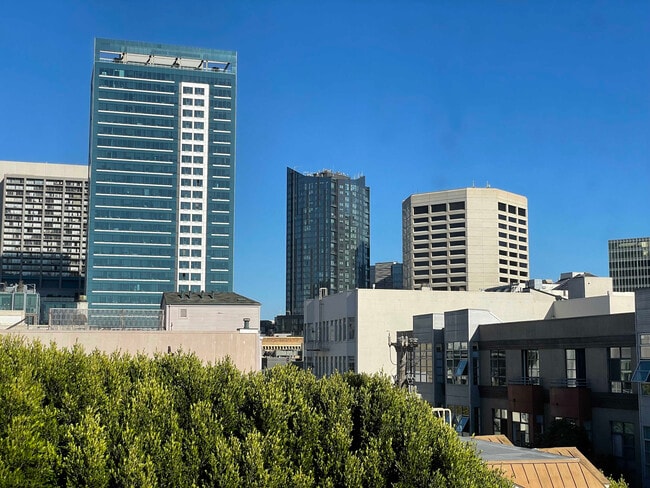 Building Photo - 300 Linden St