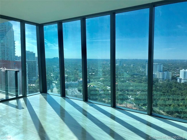 Building Photo - 1 br, 1.5 bath  - 1451 Brickell Ave Unit 2714