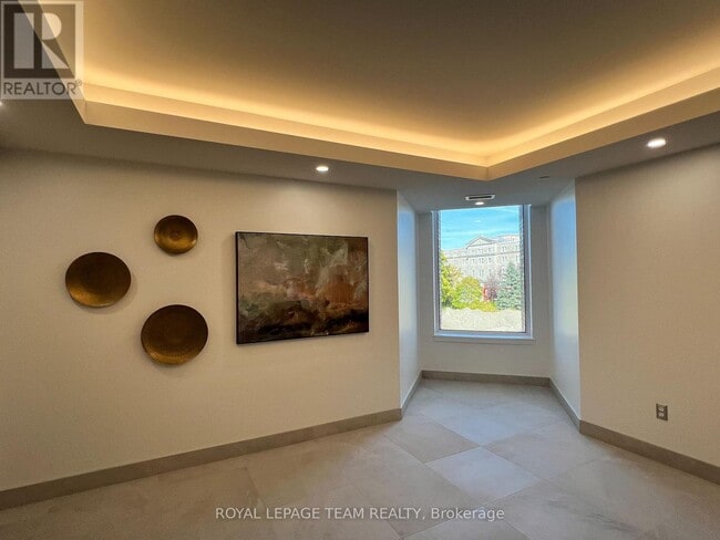 Building Photo - 310 - 360 DESCHATELETS AVENUE