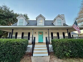 Building Photo - 1003 Sandra Dr