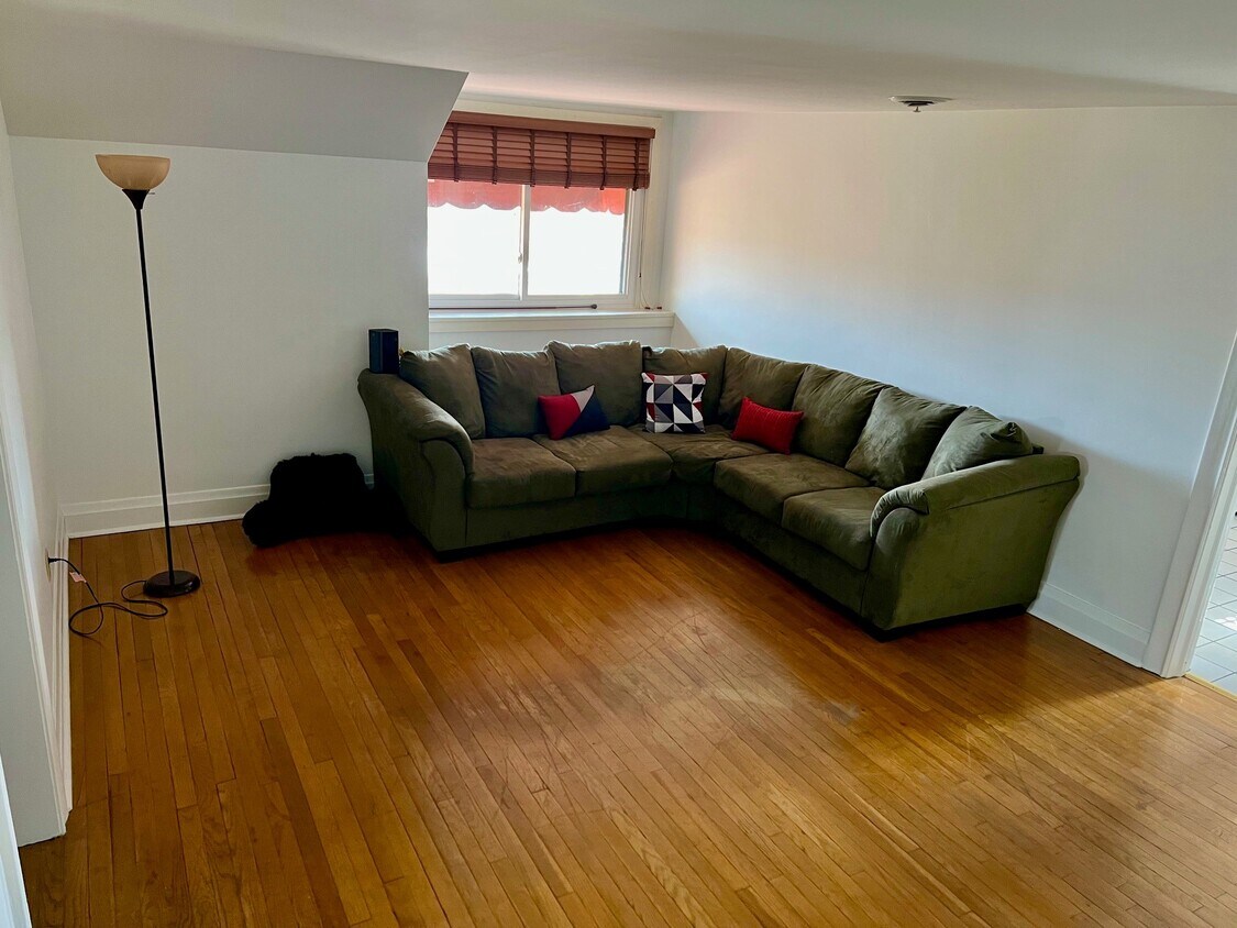 165 S Beeson Ave, Uniontown, PA 15401 165 S Beeson Ave Uniontown, PA