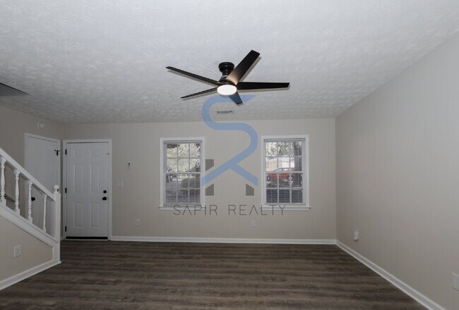 Foto del edificio - Move in before January 15th and choose your reward: a $250 Amazon Gift Card or a 55" Smart TV!