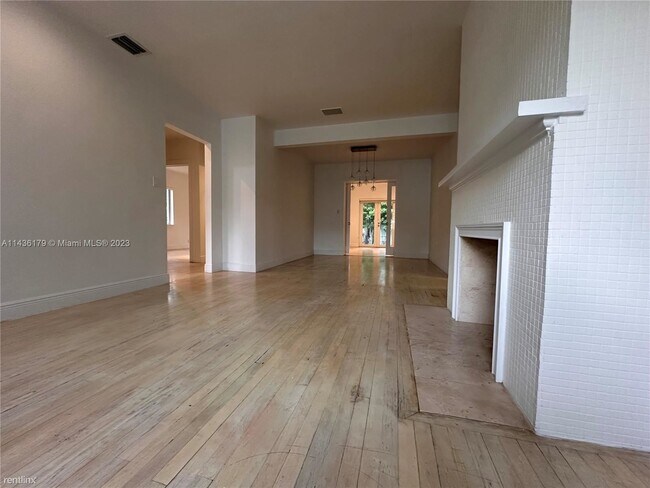 Building Photo - 3 br, 2 bath House - 440 NE 73rd St Casa B...