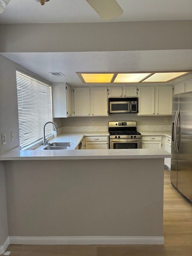 Building Photo - Lakes Community - 2 Story Home with upstairs  3 Bed w/ Loft and Pool Spa ( Sahara at S.Grand Cany...