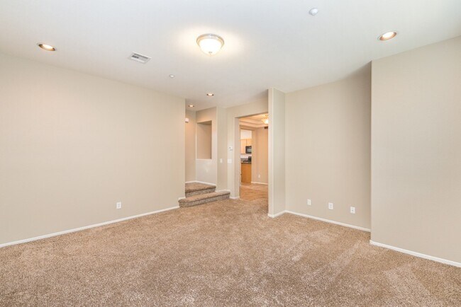 Foto del edificio - Immaculate 2 Story, 4 Bedroom in Centennial Hills!