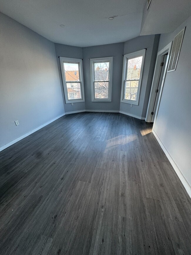 Building Photo - 182 Brookdale Ave