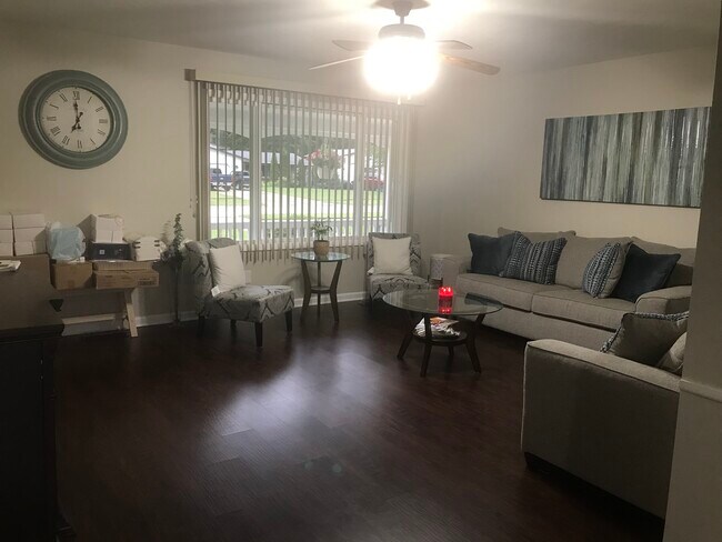 Foto del edificio - 8267 Findley Dr