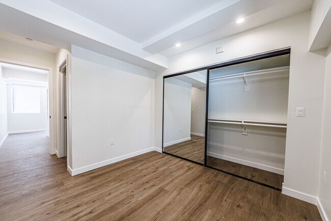 Foto del edificio - New 4BR/4BA Townhome | Designer Finishes |...