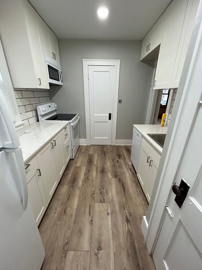 Foto del edificio - 4562 Charles St