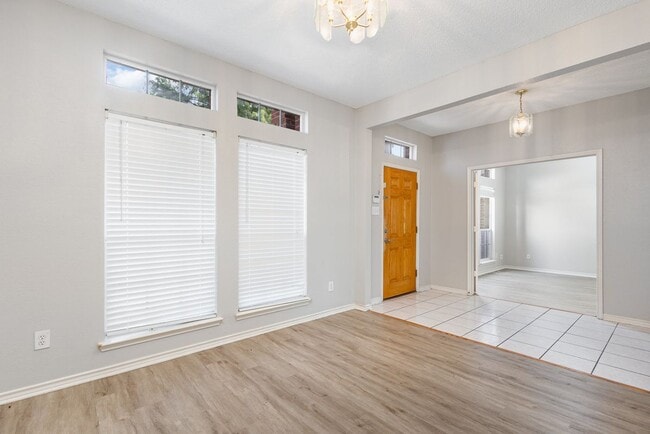 Building Photo - 2809 Ventanna Dr