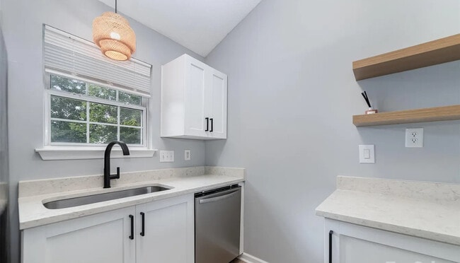 Foto del edificio - Reese Fur