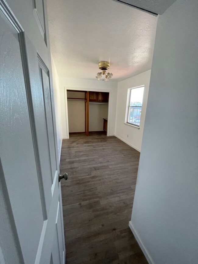 Building Photo - 812 Ortiz Dr SE