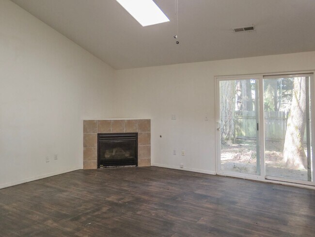 Foto del edificio - 3 Bedroom 2 Bath Ranch Home Coming soon !
