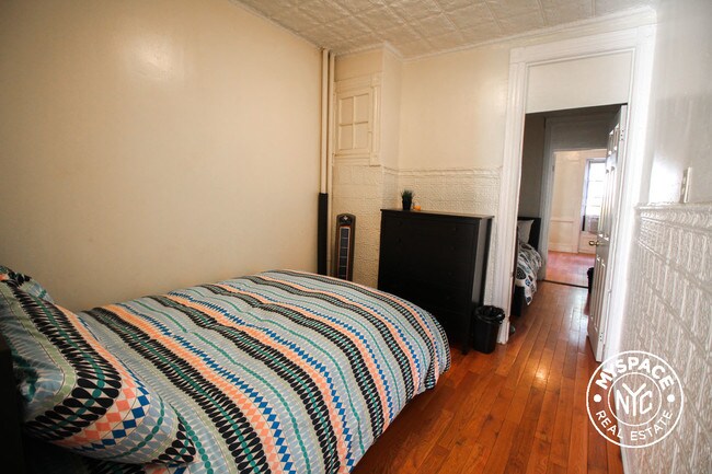 Foto del edificio - 1466 Myrtle Ave