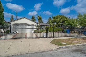 Building Photo - 11229 Blythe St