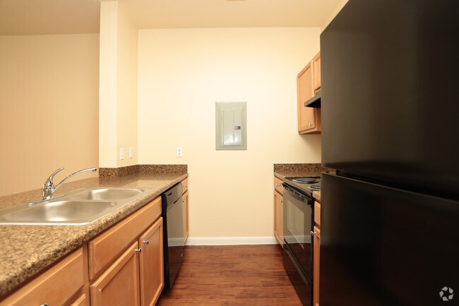 1HAB, 1.5BA 822 ft² - Cocina - Park at Woodland Springs Apartments- Income R