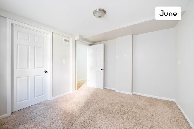 Building Photo - ROOM ONLY in 4-bed/3.0-bath Home