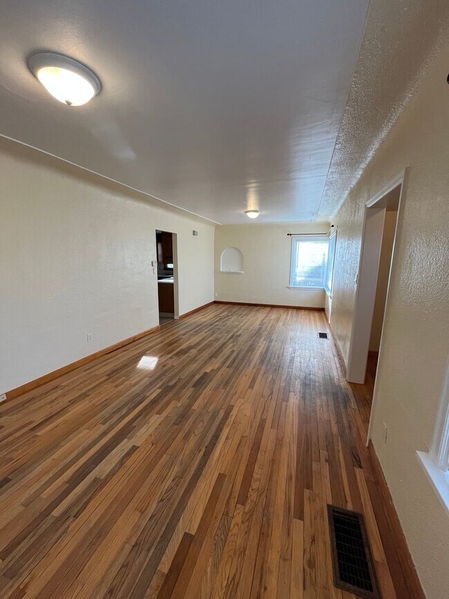 3 Bed/ 1 Bath/ 1 Car Garage Home in Laure... House Rental in Laurel