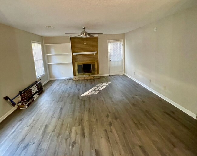 Building Photo - Beautifully Remodeled 3-Bedroom, 2-Bath Ho...