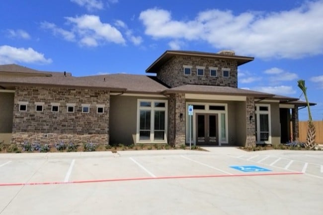 Building Photo - Avanti East Apartments