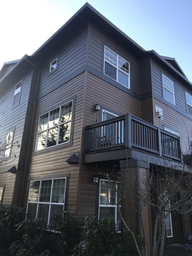 Primary Photo - 1050 SW 170th Ave