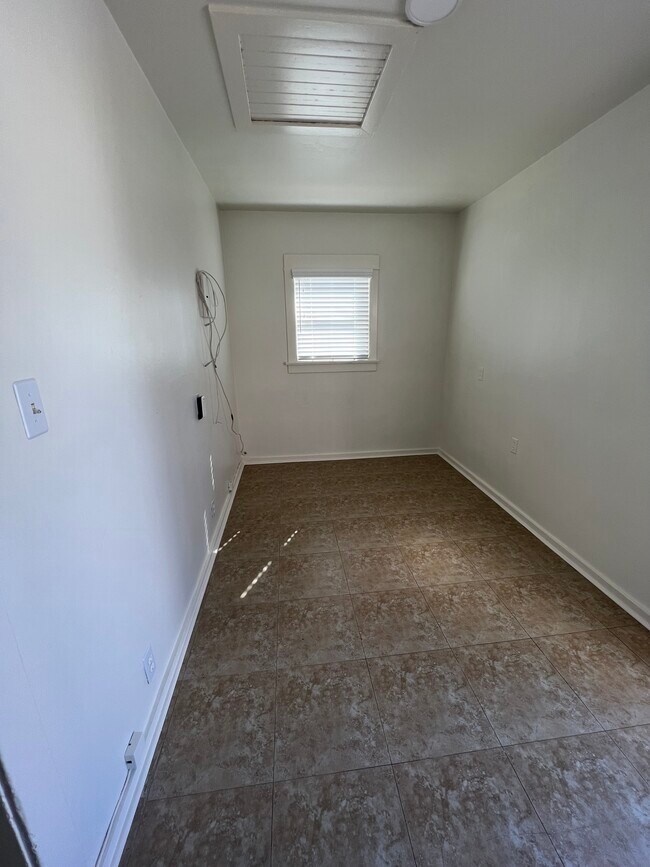Pantry/office space - 1025 S Mesa St