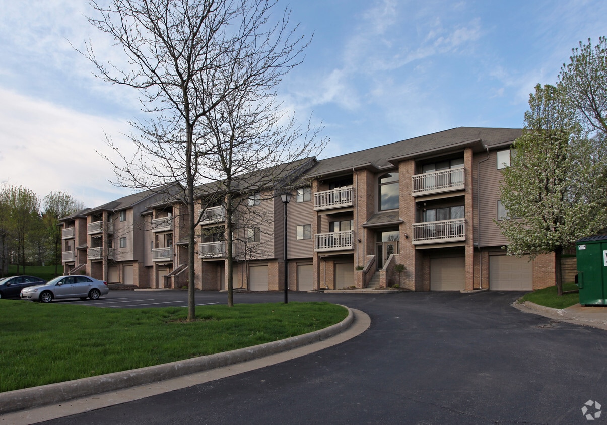 The Enclave at Rosemont Ridge Apartments in Akron, OH