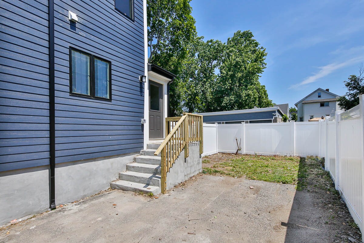 Primary Photo - 120 Jerome St
