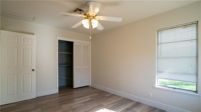 Building Photo - 7201 Eastcrest Dr