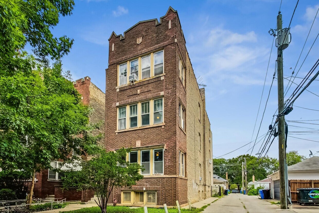 Foto principal - 5015 N Springfield Ave
