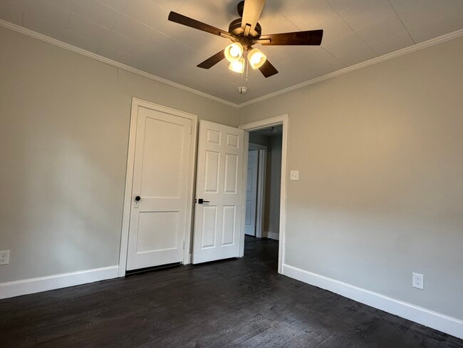 Building Photo - 2440 Woodbine Ave