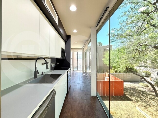Building Photo - 7047 E Earll Dr
