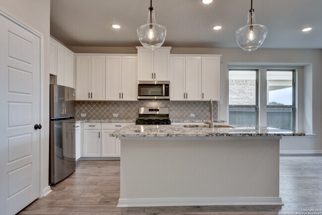 Building Photo - 9007 Shady Mountain
