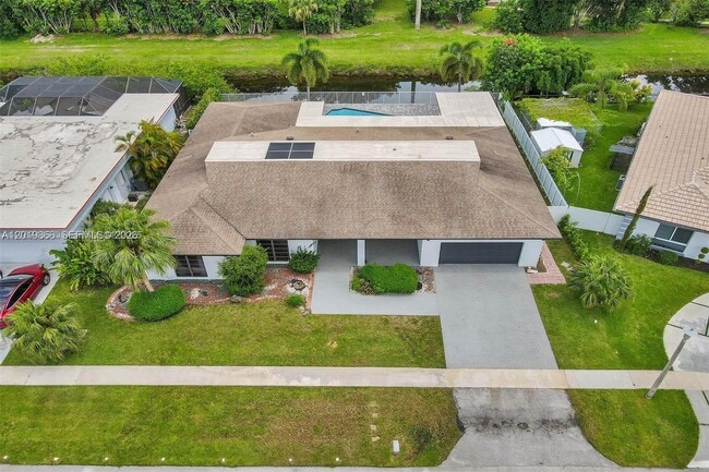 Foto del edificio - 16610 Royal Poinciana Ct