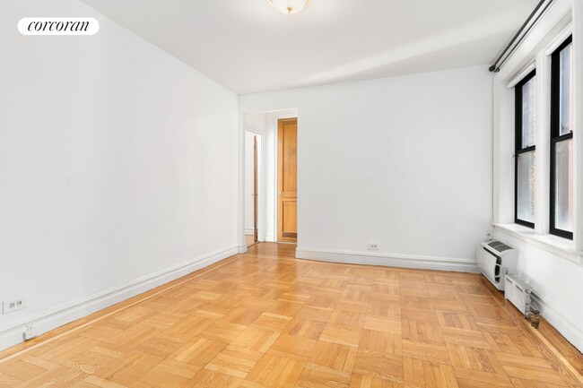 Building Photo - 221 E 76th St