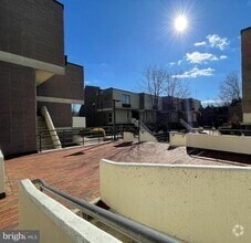 Building Photo - 2214 Deerfern Crescent