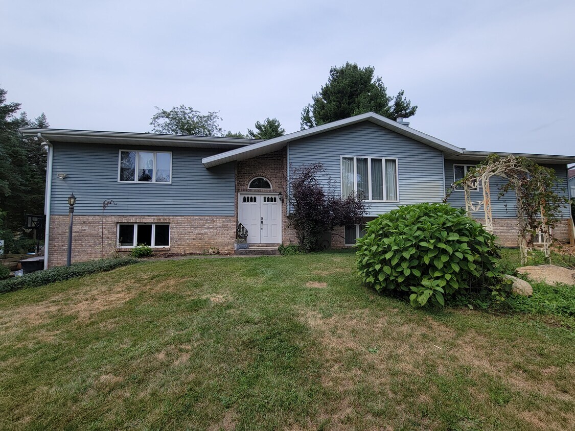 10508 Hill Point, Berrien Springs, MI 49103 House Rental in Berrien