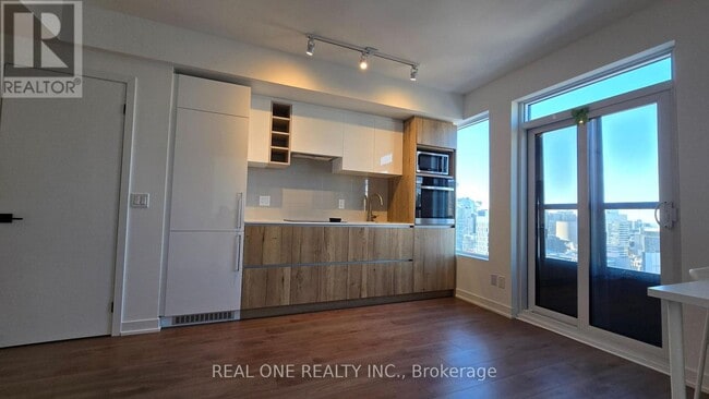 Building Photo - 3805 - 319 JAVIS STREET