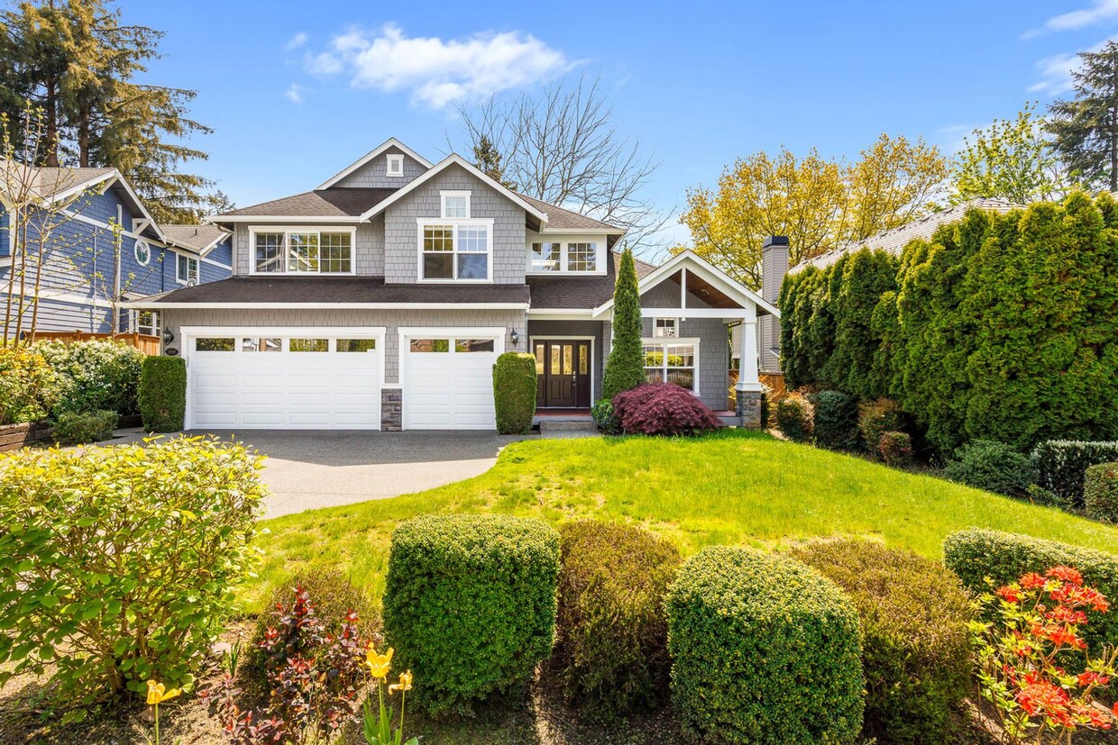 Foto principal - Bellevue Enatai 4 Bedroom 2.5 Bath Home - ...